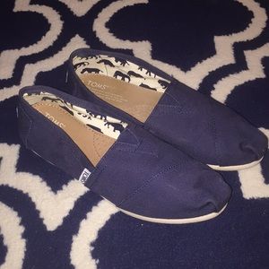 Toms Classic Navy Canvas Shoes